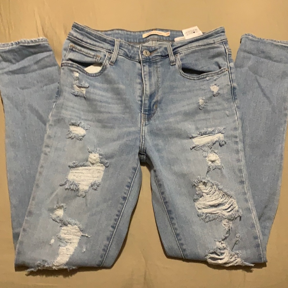 Levi’s light wash skinny jeans